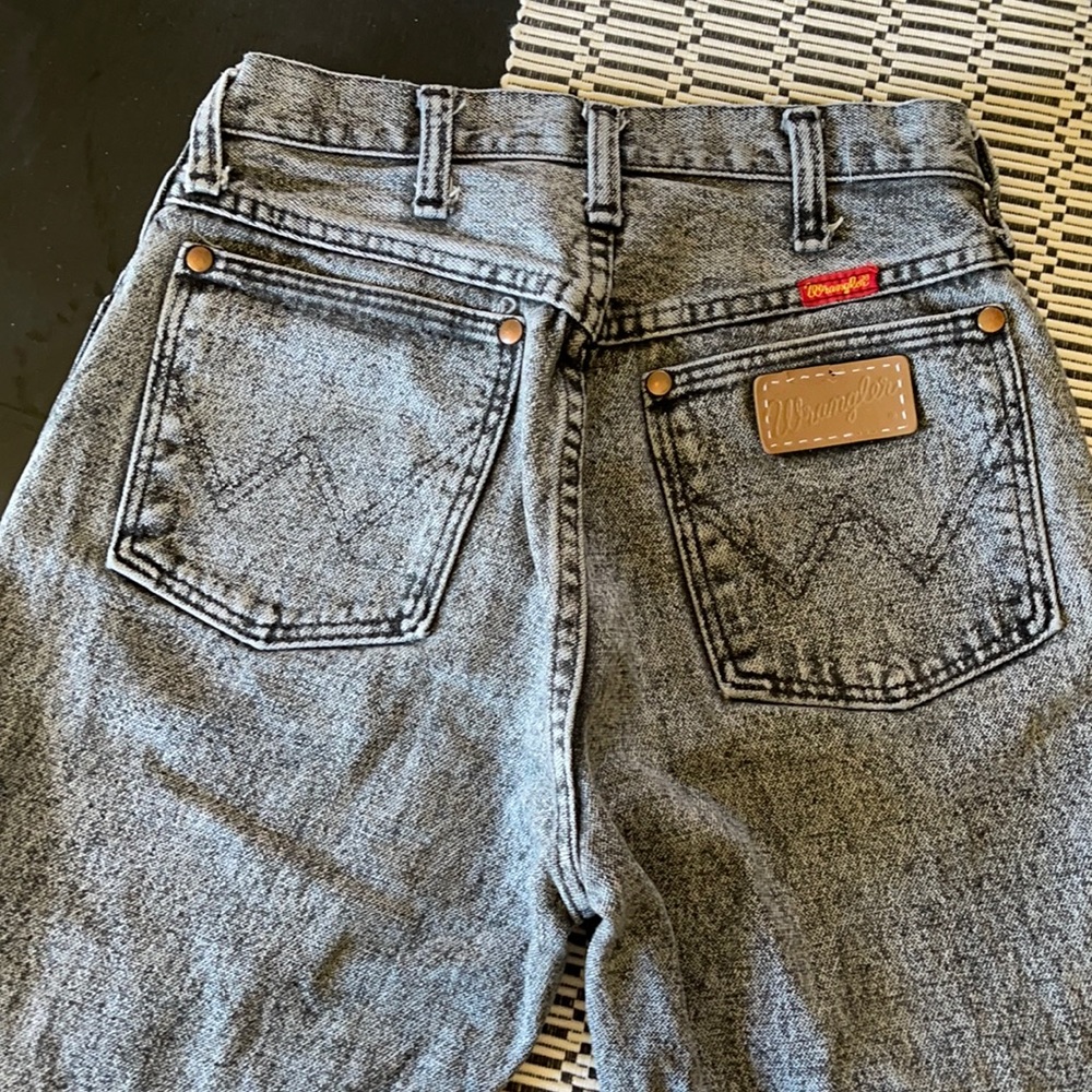 Women’s Wrangler Black Wash Mom Jeans Size 7